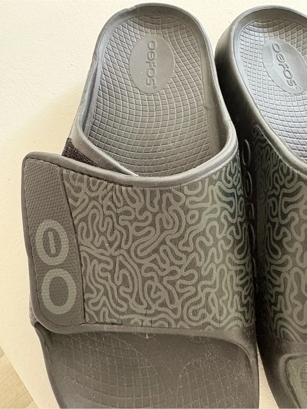 OOFOS Black Adjustable Strap Slide Sandals